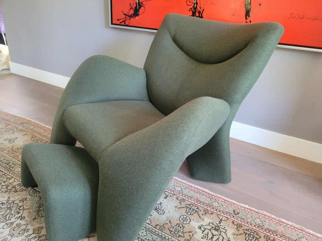 (Her)stofferen met kwaliteit vakmanschap en stijl. Luxe stoffen en materialen geselecteerd door Christof Stofferingen voor op maat gemaakte stofferingen van stoelen, poefjes en kussens