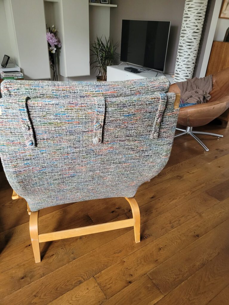 Luxe stoffen en materialen voor meubelstoffering in het atelier van Christof in Eindhoven